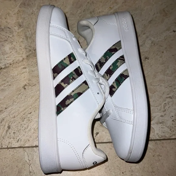adidas gazelle silver green womens Adidas Grand Court 00s | Kids | Black/White/Gum